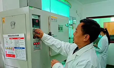 Electric constant temperature aging tester